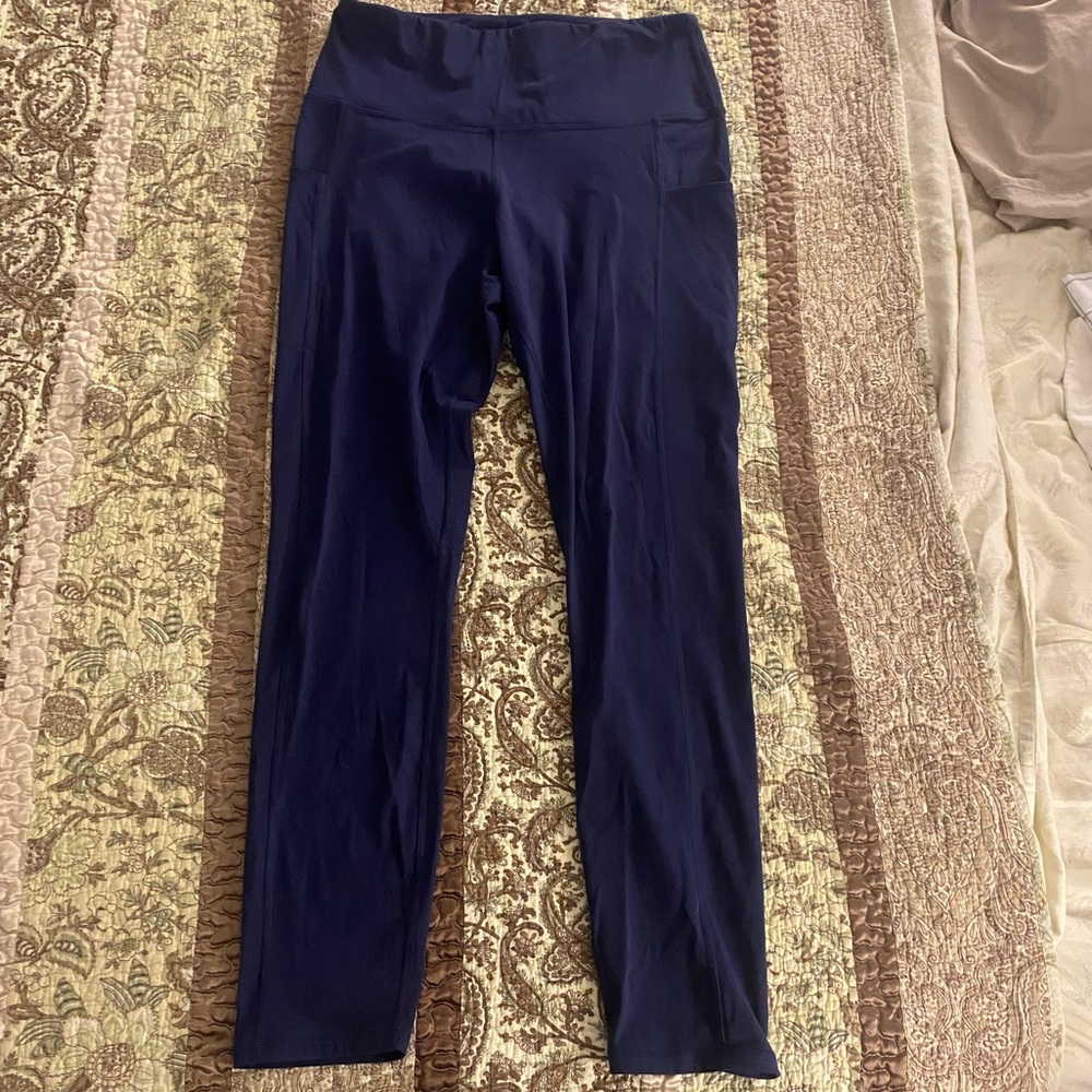 UUE leggings with pockets. high waisted.